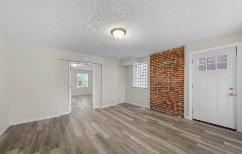 Building Photo - 3325 Itaska St