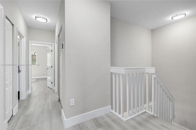 Building Photo - 942 SW 147th Ct