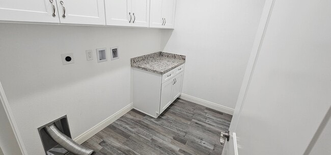 Building Photo - Beautiful Solar-Powered 4 Bedroom Home Built in 2021