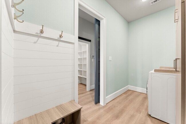 Building Photo - 27907 Emerald Vista Dr