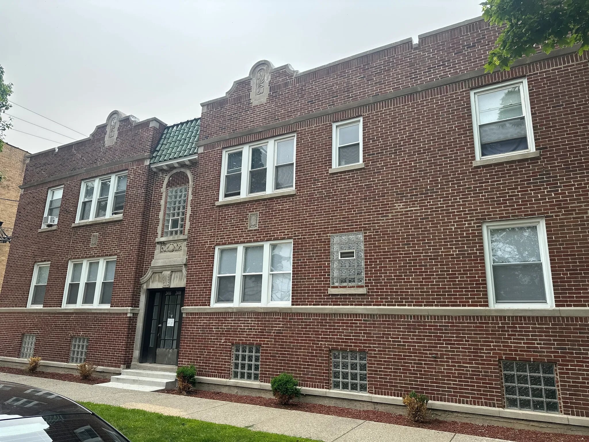 Building Photo - 2416 N Kilbourn Ave