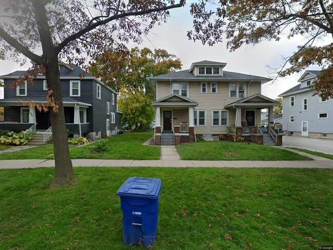 Building Photo - 327 N Maple Ave