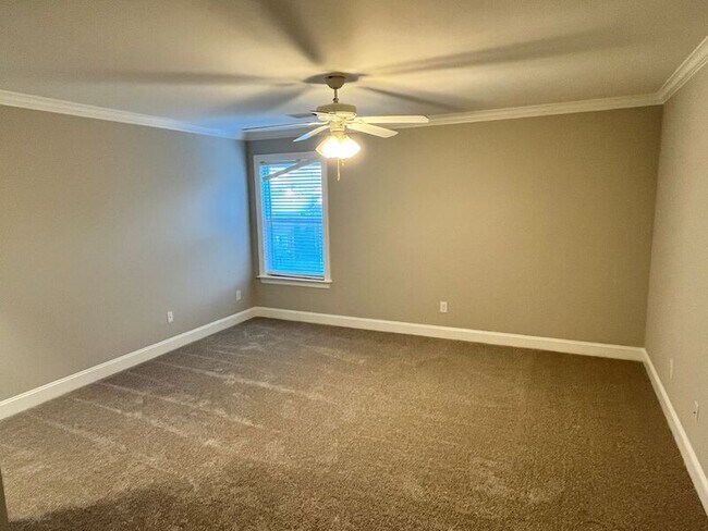 Building Photo - 9739 Valley Springs Dr