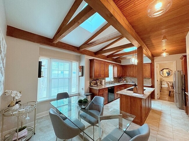 Building Photo - Beautiful Furnished home off Perkins Rd.