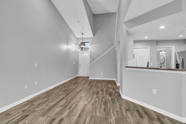 Building Photo - Move-in Ready Townhome in heart of Spring Hill
