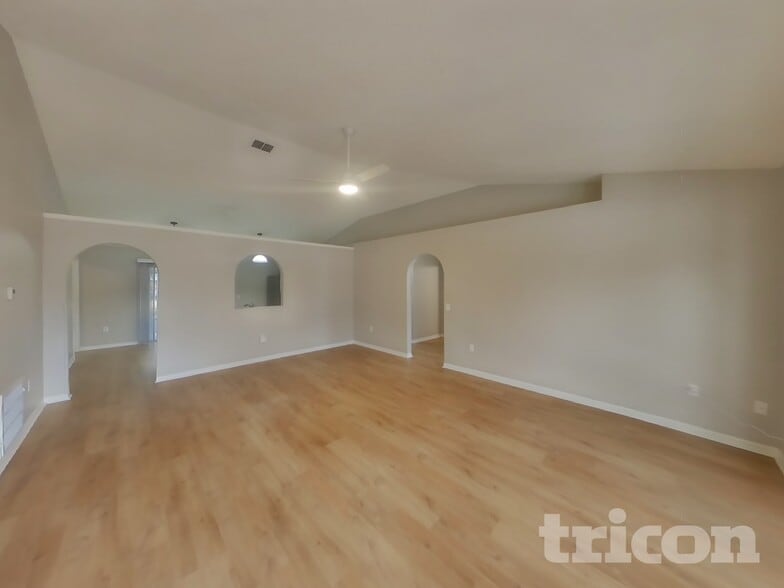 Building Photo - 10443 Elgin Blvd