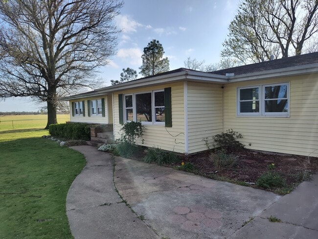 Building Photo - 2025 N 432