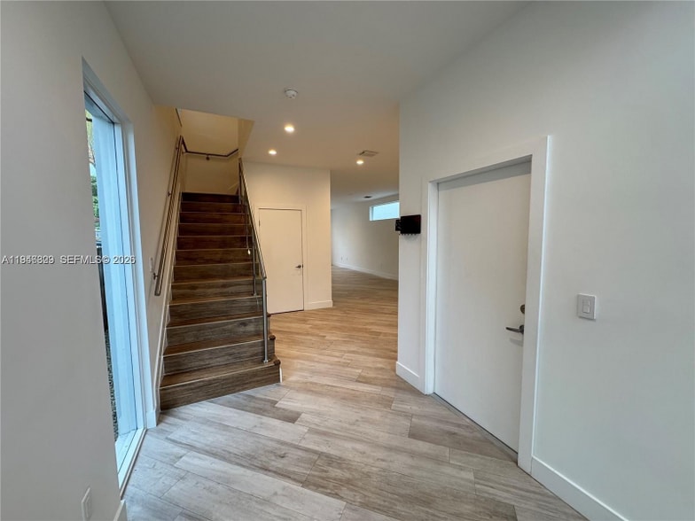 Building Photo - 2933 SW 27th Terrace