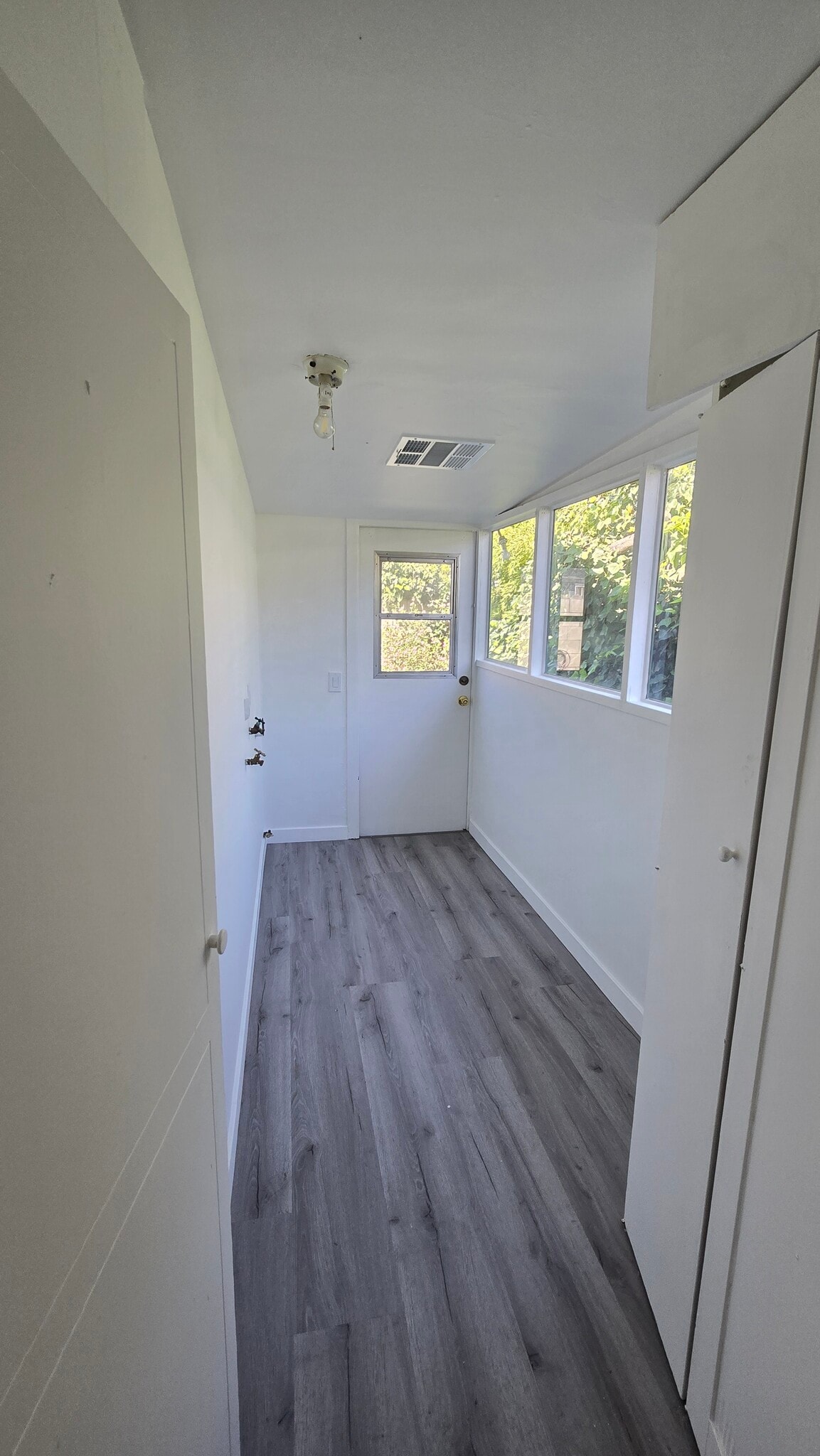 Laundry - 77 S Parkwood Ave