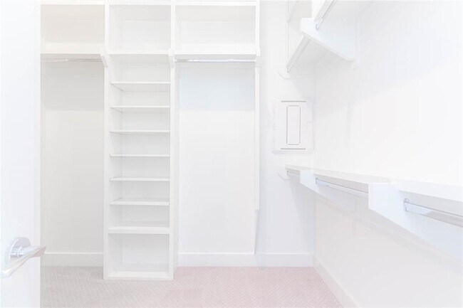 Building Photo - 5868 E Post Oak Ln