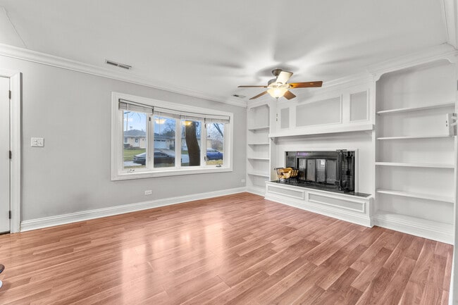 Building Photo - 305 N Grace St