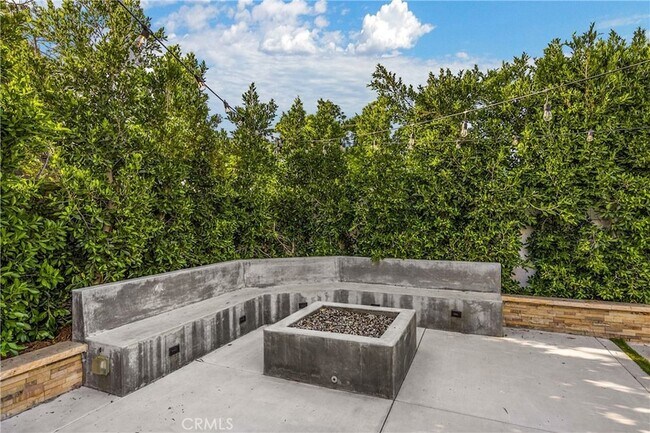 Building Photo - 1320 N Van Gogh Cir