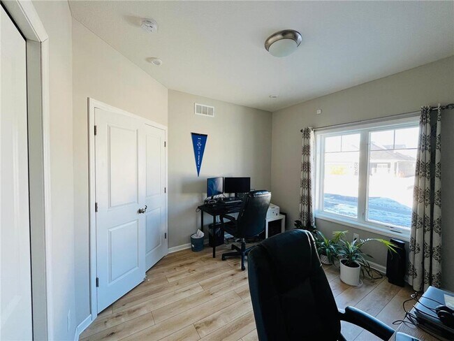 Building Photo - 1935 Mulberry Ln