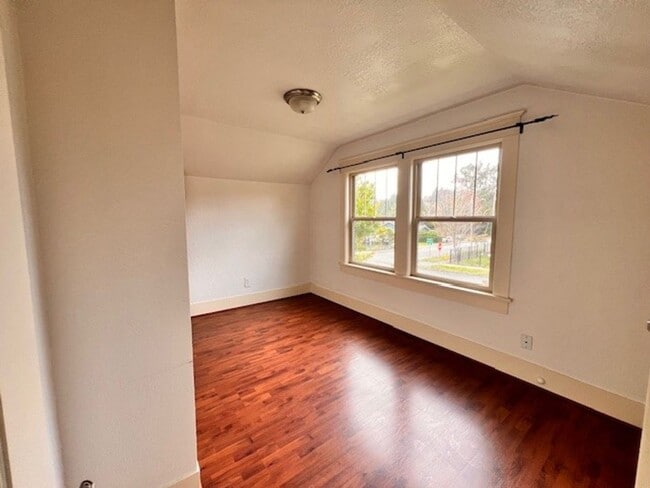 Building Photo - 1416