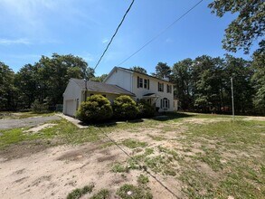 Building Photo - 4BR Colonial with Garage and Large Lot