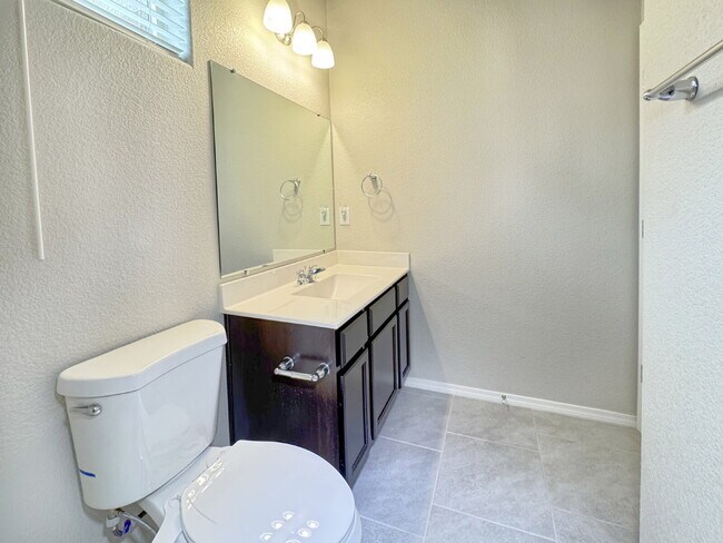 Building Photo - New 4 BR Home in Great Neighborhood!