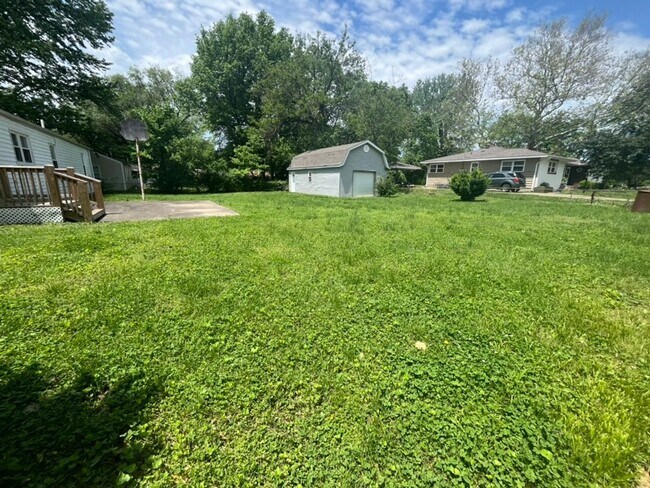 Building Photo - HUGE SHOP!  Updated 3 bedroom home in great location close to Mercy