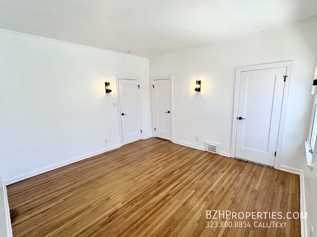 Building Photo - Gorgeous Newly Remodeled 3 Bedrrom 2 Bathr...