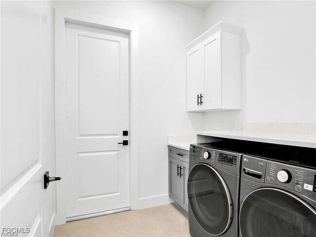 Building Photo - 1612 NW 9th Ave