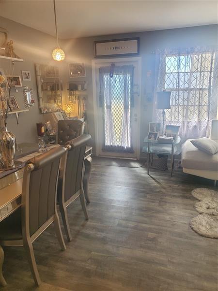 Building Photo - 4058 Ainslie Dr