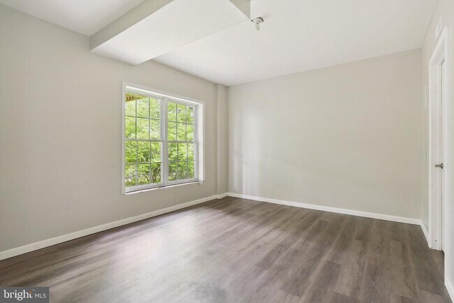 Building Photo - 51 Knickerbocker Ln