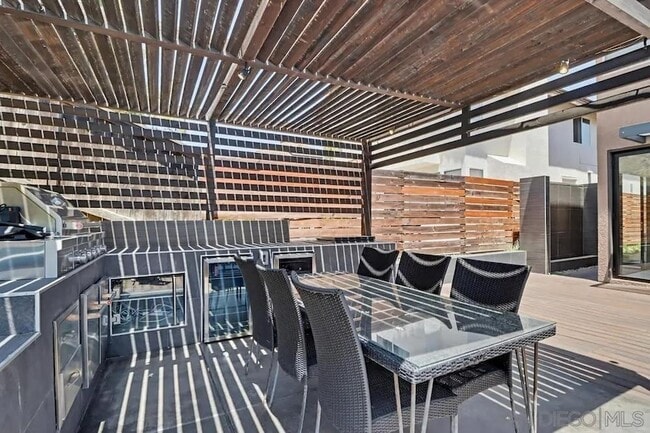 Building Photo - 561 Bayona Loop