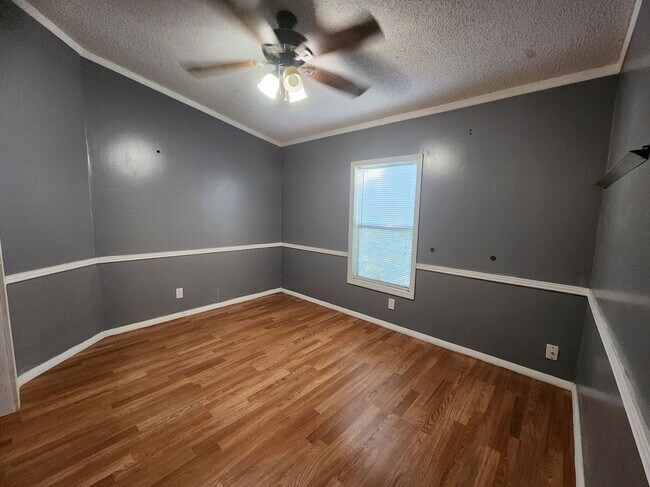 Building Photo - 2br - 2 Bed 2 Bath with Bonus space and 11x20 shed