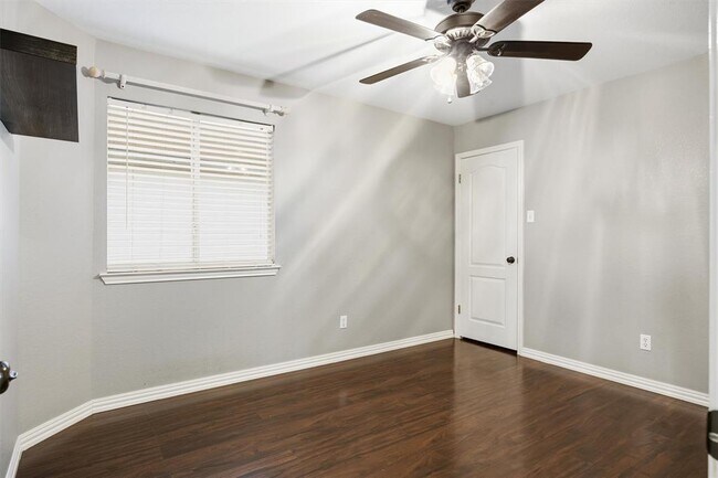 Building Photo - 2813 Cortez Dr
