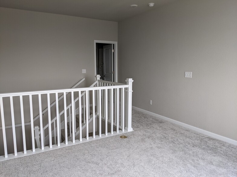 Loft - 14925 E Belleview Dr