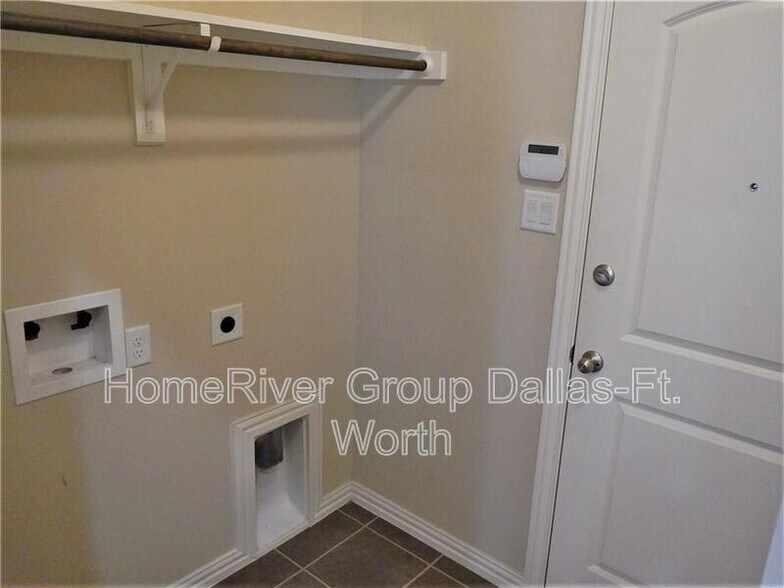 Building Photo - 4666 Penelope Ln