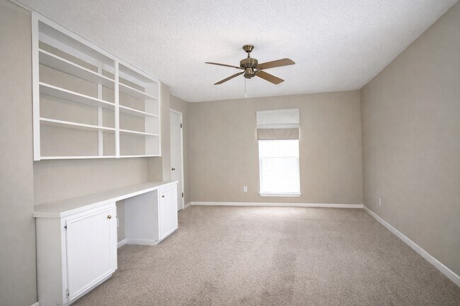 Building Photo - 1310 S Caney Trails Dr