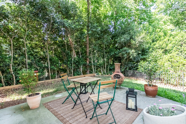 Building Photo - Dilworth home available immediately!