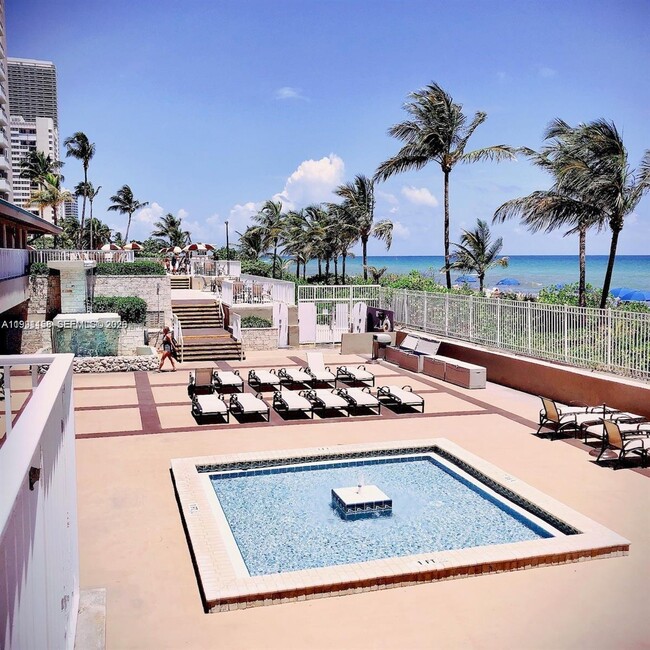 Building Photo - 1980 S Ocean Dr