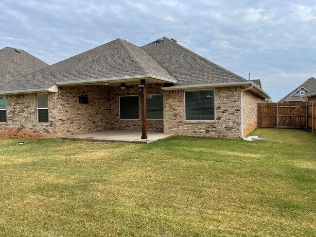 Building Photo - Deer Creek Schools! Storm Shelter, great colors, lots of light, swim, workout and play right in t...