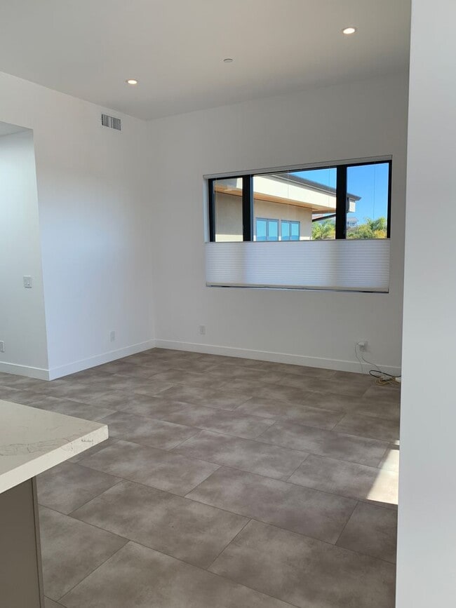 Building Photo - Clear Point Home - Ventura- Ocean Views - 4+3.5