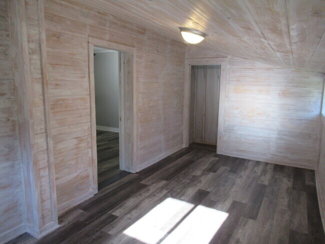 Building Photo - Check out this beautifully renovated white...