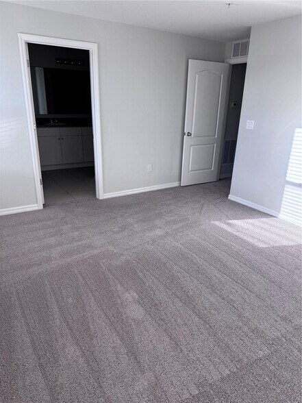 Building Photo - 1613 Reflection Cv