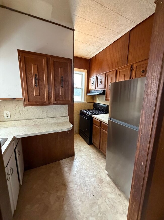 Building Photo - 5 Bedroom Pet Friendly House in Lancaster!