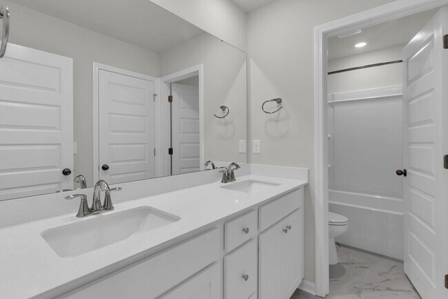 Building Photo - Perfect family home in Ocean Isle Beach