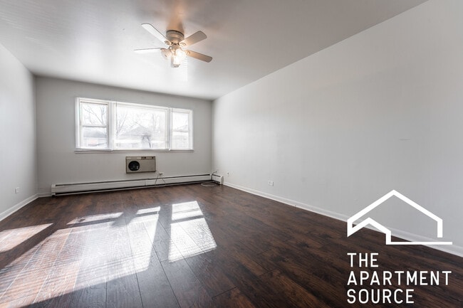 Building Photo - 7319 N Rogers Ave