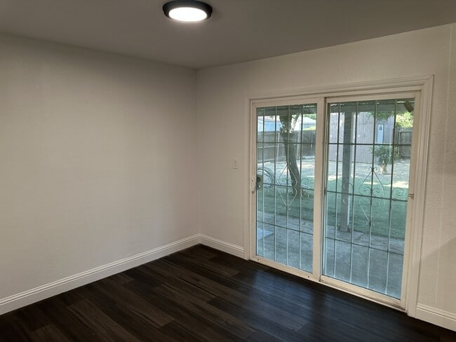 Building Photo - Updated 3 Bedroom 1 Bathroom Home.