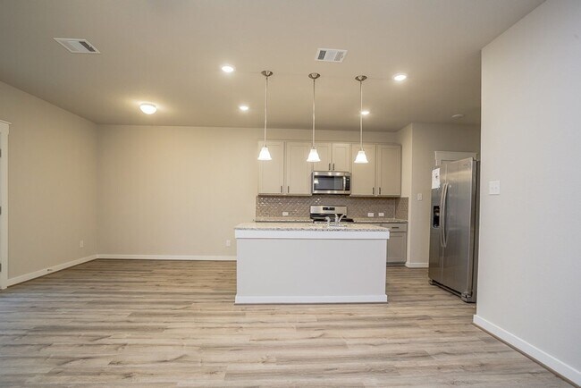 Building Photo - Lock-&-Leave Living in Pflugerville! 3BR T...