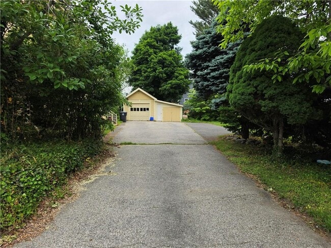 Building Photo - 40 E Barrows St