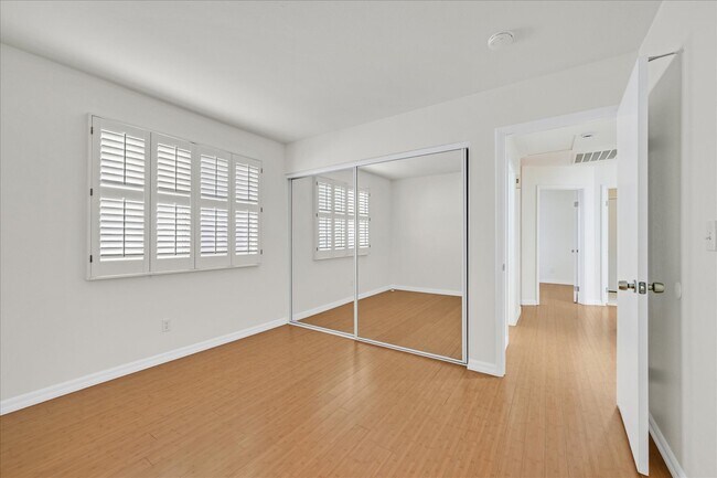 Building Photo - 313 Montcliff Ave