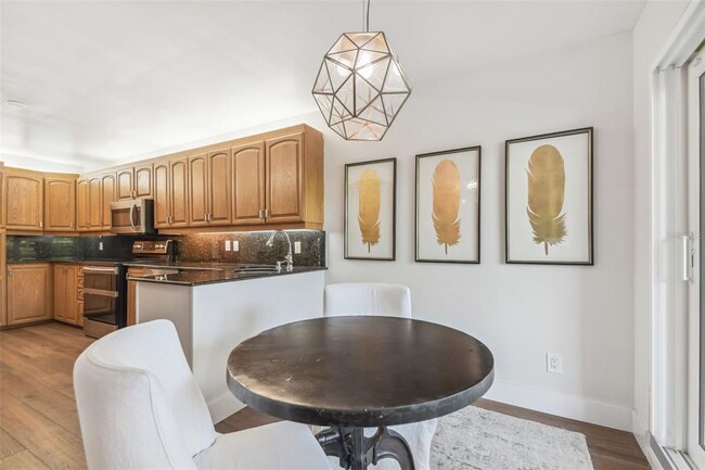 Building Photo - 762 S Village Cir
