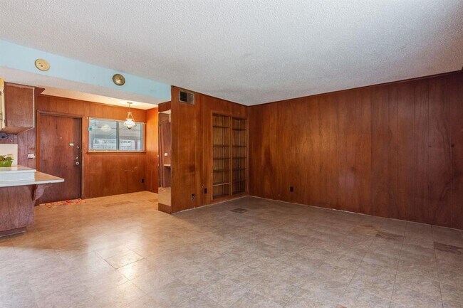 Building Photo - 8401 Tecumseh Dr