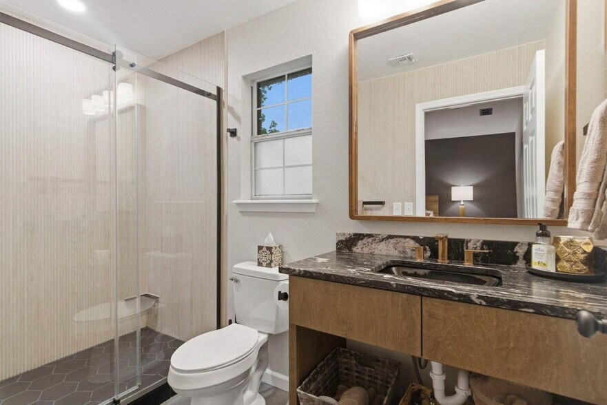Building Photo - 1405 Camellia Dr