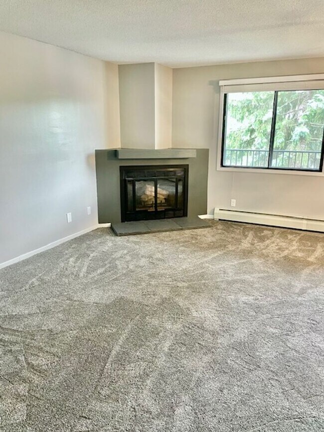 Building Photo - 1 Bed/1 Bath Condo by Hyland Park Reserve!...