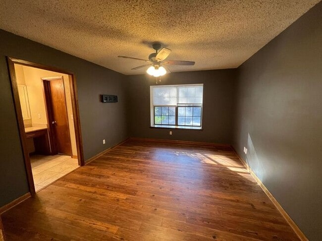 Building Photo - Pensacola - Windermere - 3 Bedroom, 2 Bath...