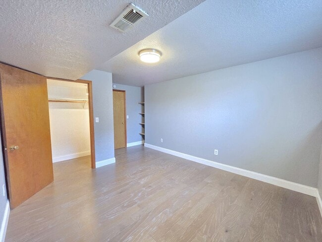 Building Photo - 3425 E 61st Ave
